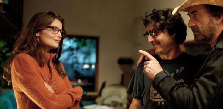 Не входить, мы не одеты (2012) через торрент бесплатно Не входить, мы не одеты (2012) фильм через торрент бесплатно