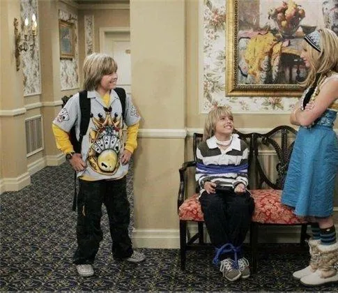 Все тип-топ, или Жизнь Зака и Коди (2005) через торрент скачать Все тип-топ, или Жизнь Зака и Коди (2005) сериал через торрент скачать