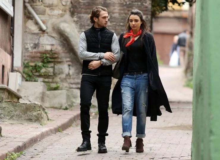 Внутри (2016) через торрент бесплатно Внутри (2016) сериал через торрент бесплатно