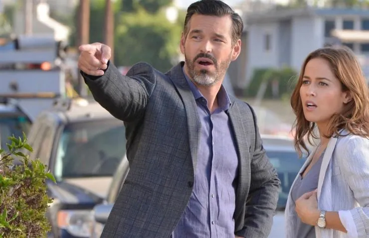 Роузвуд (2015) через торрент бесплатно Роузвуд (2015) сериал через торрент бесплатно