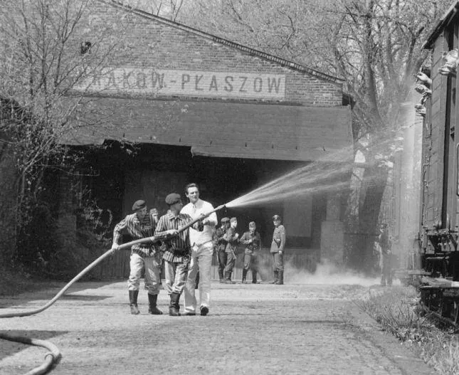 Список Шиндлера (1993) через торрент бесплатно Список Шиндлера (1993) фильм через торрент бесплатно