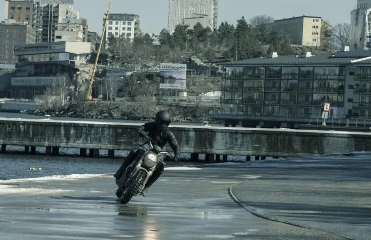 Девушка, которая застряла в паутине (2018) через торрент бесплатно Девушка, которая застряла в паутине (2018) фильм через торрент бесплатно