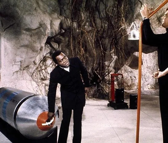 Живи и дай умереть (1973) в хорошем качестве через торрент Живи и дай умереть (1973) фильм в хорошем качестве через торрент