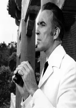 Человек с золотым пистолетом (1974) через торрент скачать Человек с золотым пистолетом (1974) фильм через торрент скачать