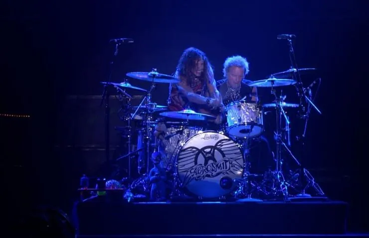 Аэросмит: Рок для восходящего солнца (2013) через торрент бесплатно Аэросмит: Рок для восходящего солнца (2013) фильм через торрент бесплатно