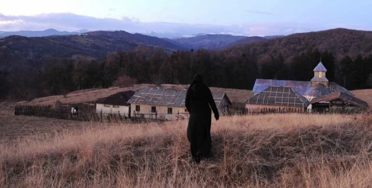 За холмами (2012) через торрент бесплатно За холмами (2012) фильм через торрент бесплатно