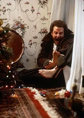 Один дома (1990) через торрент скачать Один дома (1990) фильм через торрент скачать