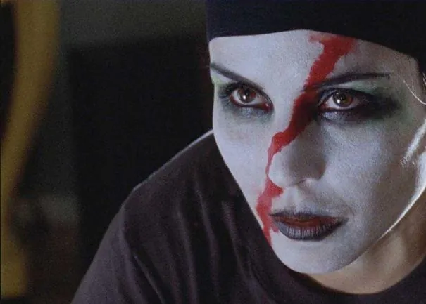 Девушка, которая играла с огнем (2009) через торрент скачать Девушка, которая играла с огнем (2009) фильм через торрент скачать