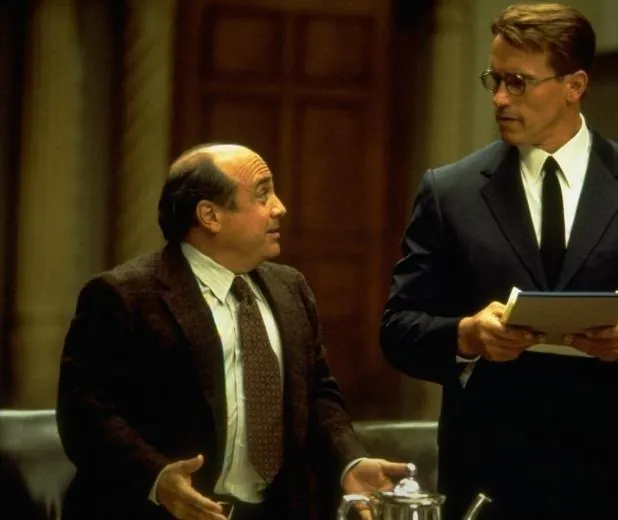 Джуниор (1994) через торрент скачать Джуниор (1994) фильм через торрент скачать