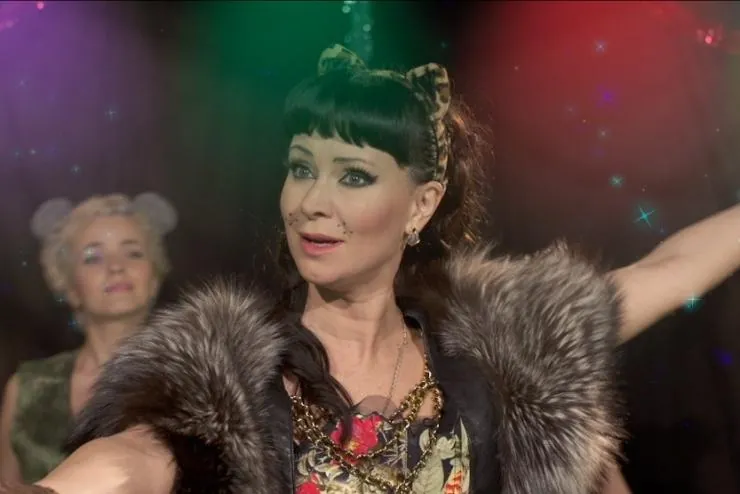 Везёт же людям! (2014) через торрент скачать Везёт же людям! (2014) фильм через торрент скачать