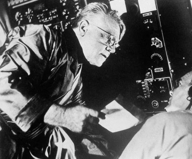 Часы доблести (1960) через торрент бесплатно Часы доблести (1960) фильм через торрент бесплатно