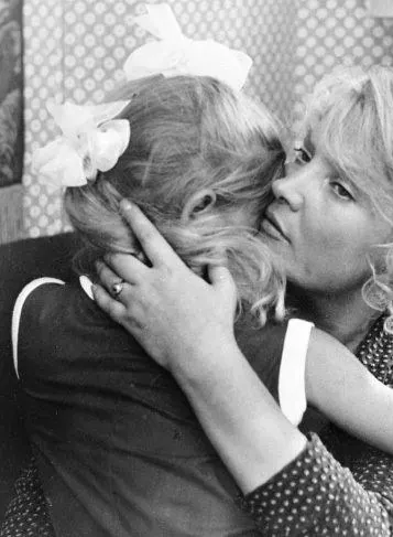 Мачеха (1973) через торрент скачать Мачеха (1973) фильм через торрент скачать