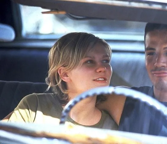 Безумная и прекрасная (2001) через торрент скачать Безумная и прекрасная (2001) фильм через торрент скачать