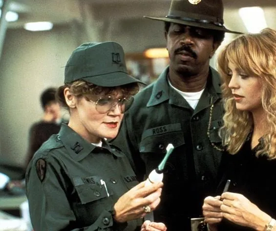 Рядовой Бенджамин (1980) через торрент скачать Рядовой Бенджамин (1980) фильм через торрент скачать