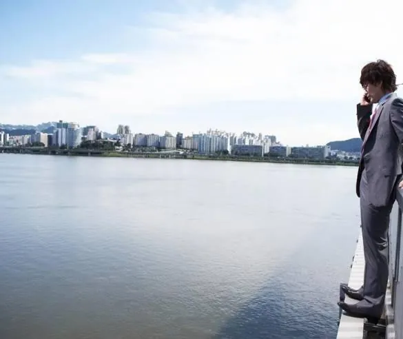 Робинзон на Луне (2009) через торрент бесплатно Робинзон на Луне (2009) фильм через торрент бесплатно