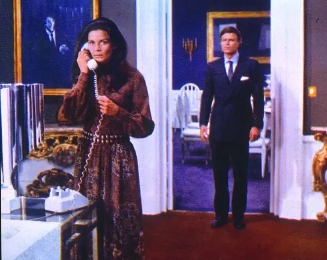 Ящерица в женской коже (1971) через торрент скачать Ящерица в женской коже (1971) фильм через торрент скачать