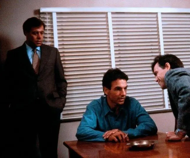 Осторожный незнакомец (1986) через торрент скачать Осторожный незнакомец (1986) фильм через торрент скачать