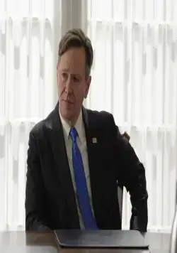 Последний кандидат (2016) через торрент скачать Последний кандидат (2016) сериал через торрент скачать