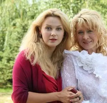 Саквояж со светлым будущим (2006) через торрент скачать Саквояж со светлым будущим (2006) сериал через торрент скачать