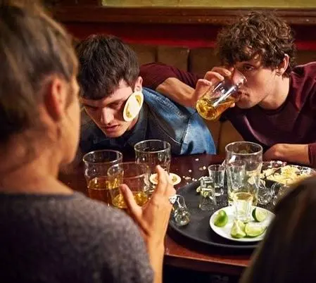 Лондонские Ирландцы (2013) через торрент скачать Лондонские Ирландцы (2013) сериал через торрент скачать