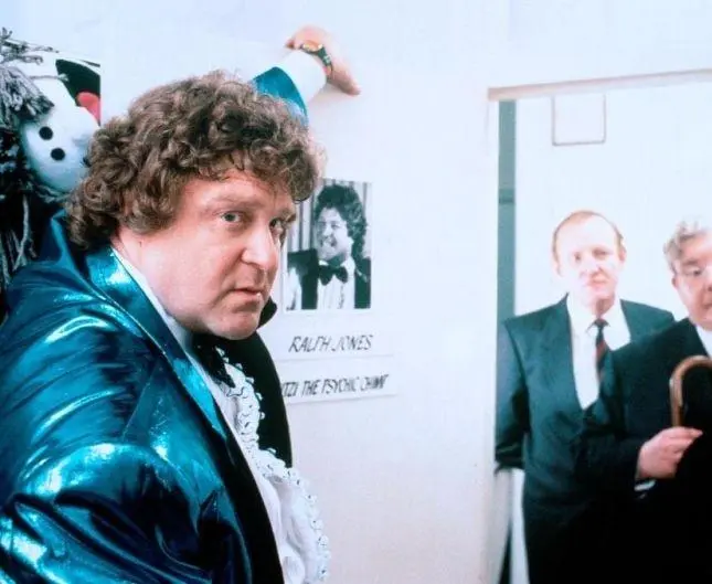 Король Ральф (1991) через торрент скачать Король Ральф (1991) фильм через торрент скачать