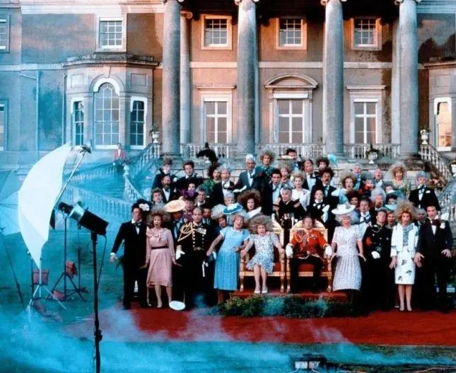 Король Ральф (1991) через торрент бесплатно Король Ральф (1991) фильм через торрент бесплатно