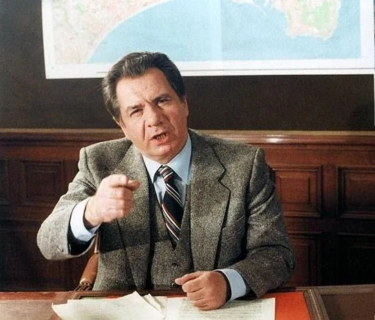 Кто есть кто? (1979) через торрент скачать Кто есть кто? (1979) фильм через торрент скачать