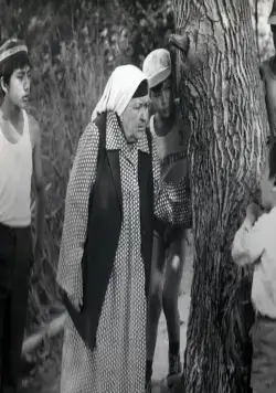 Бабушка-генерал (1982) через торрент скачать Бабушка-генерал (1982) фильм через торрент скачать