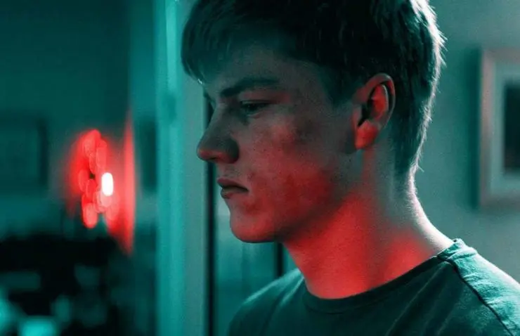 Ожидайте дальнейших инструкций (2018) через торрент скачать Ожидайте дальнейших инструкций (2018) фильм через торрент скачать