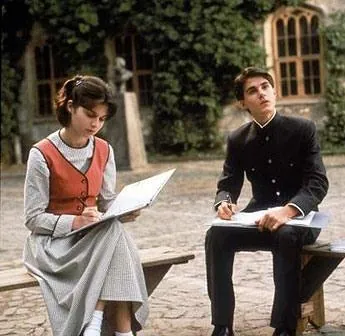 Парикмахерша и чудовище (1997) через торрент скачать Парикмахерша и чудовище (1997) фильм через торрент скачать