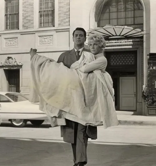 Телефон пополам (1959) через торрент скачать Телефон пополам (1959) фильм через торрент скачать