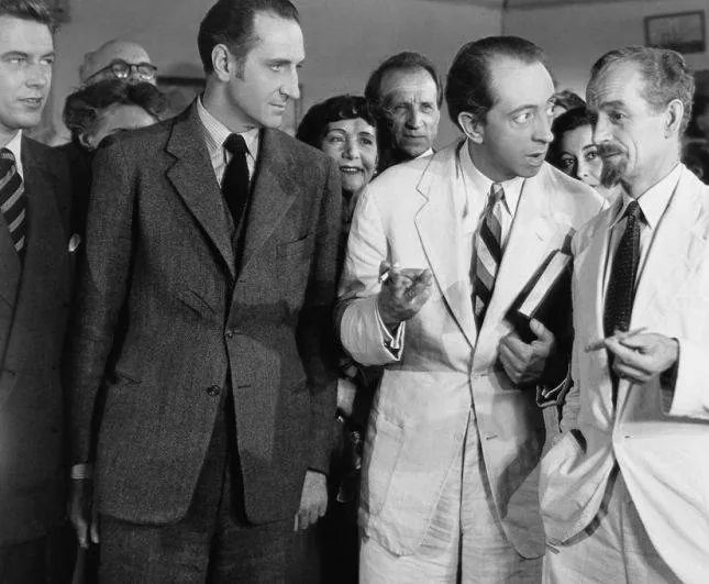 Погоня в Алжире (1945) через торрент скачать Погоня в Алжире (1945) фильм через торрент скачать