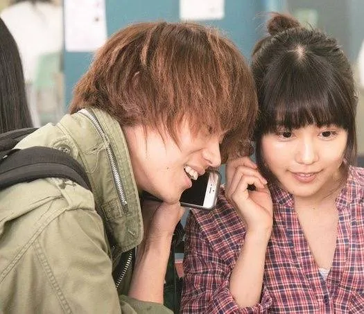 Кто-то (2016) через торрент скачать Кто-то (2016) фильм через торрент скачать