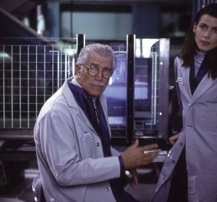 Голографический человек (1995) через торрент бесплатно Голографический человек (1995) фильм через торрент бесплатно