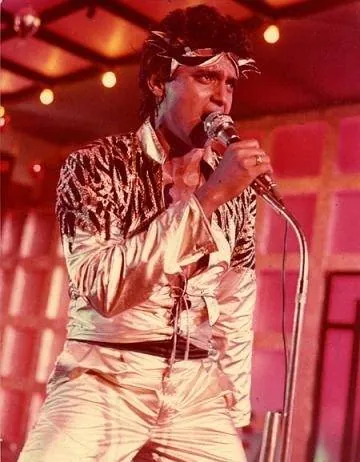 Танцор диско (1982) через торрент бесплатно Танцор диско (1982) фильм через торрент бесплатно