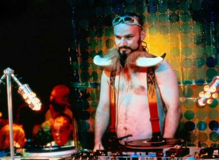 Бесшабашное ограбление (2002) через торрент скачать Бесшабашное ограбление (2002) фильм через торрент скачать