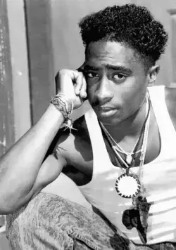 Тупак: Воскрешение (2003) через торрент бесплатно Тупак: Воскрешение (2003) фильм через торрент бесплатно