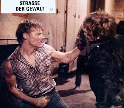 Лихорадка на белой полосе (1975) в хорошем качестве через торрент Лихорадка на белой полосе (1975) фильм в хорошем качестве через торрент