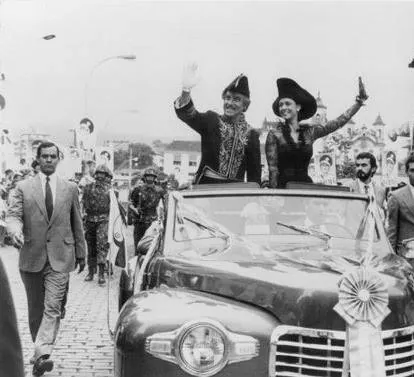 Луна над Парадором (1988) через торрент скачать Луна над Парадором (1988) фильм через торрент скачать