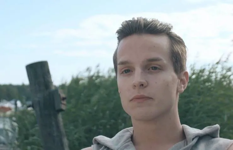 Во дворе (2017) через торрент бесплатно Во дворе (2017) фильм через торрент бесплатно