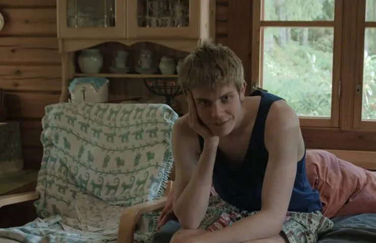 Во дворе (2017) через торрент скачать Во дворе (2017) фильм через торрент скачать