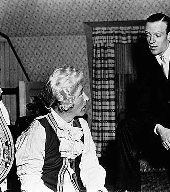 Праздничная гостиница (1942) через торрент скачать Праздничная гостиница (1942) фильм через торрент скачать