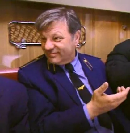 Между первой и второй (2004) через торрент скачать Между первой и второй (2004) фильм через торрент скачать