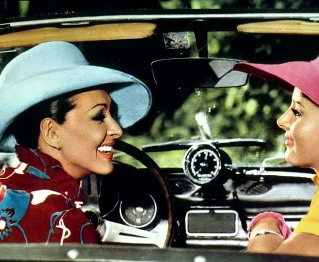 Грязные фото для дамы вне всяких подозрений (1970) через торрент скачать Грязные фото для дамы вне всяких подозрений (1970) фильм через торрент скачать