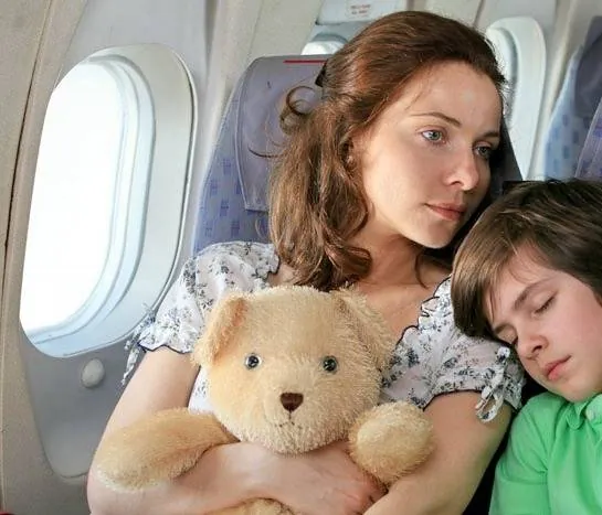 Прогулка по Парижу (2010) через торрент скачать Прогулка по Парижу (2010) фильм через торрент скачать