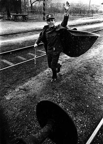 Поезда под пристальным наблюдением (1966) через торрент скачать Поезда под пристальным наблюдением (1966) фильм через торрент скачать