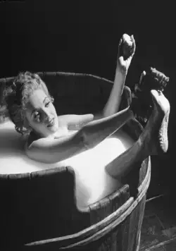 Амбер навсегда (1947) через торрент скачать Амбер навсегда (1947) фильм через торрент скачать