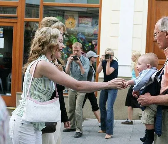 Принц и я: Королевская свадьба (2006) в хорошем качестве через торрент Принц и я: Королевская свадьба (2006) фильм в хорошем качестве через торрент