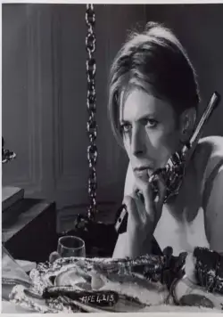 Человек, который упал на Землю (1976) через торрент скачать Человек, который упал на Землю (1976) фильм через торрент скачать