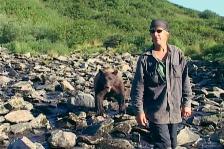 Человек гризли (2005) в хорошем качестве через торрент Человек гризли (2005) фильм в хорошем качестве через торрент